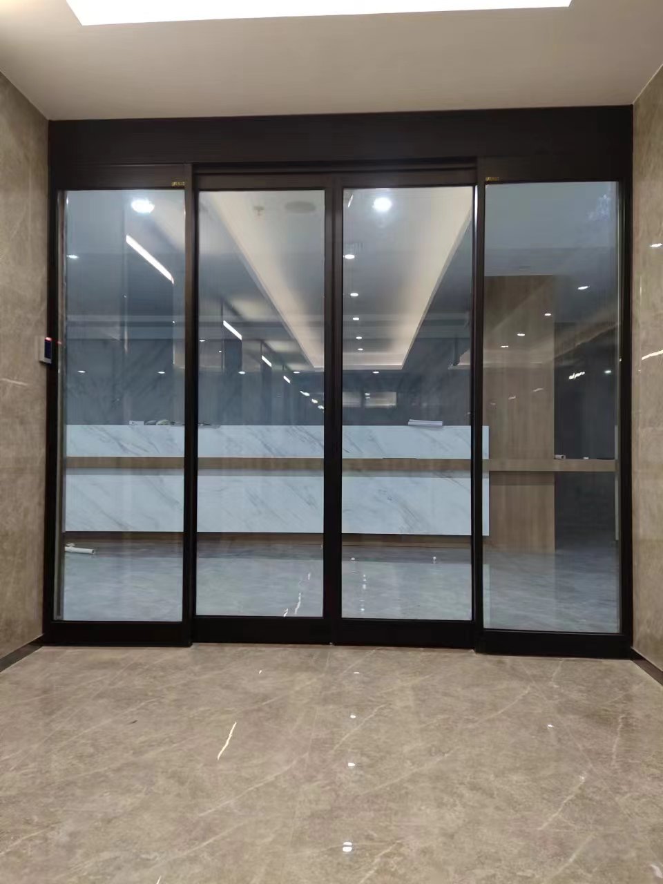 泉山区玻璃伸缩门